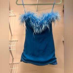 Blue mini dress w feathers 🪶
